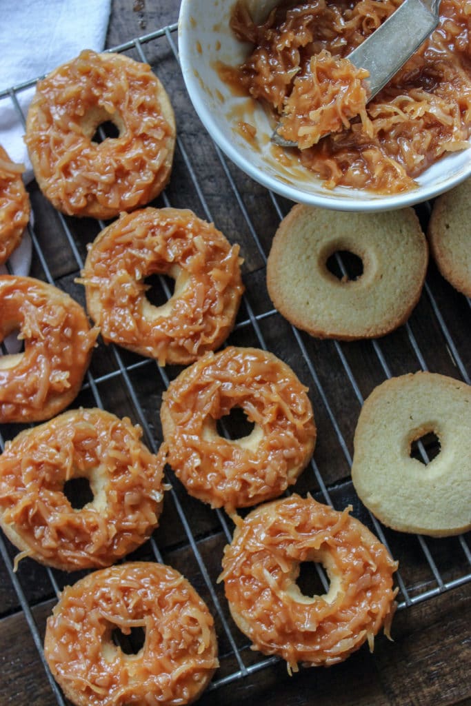 Cookies with keto caramel over them.