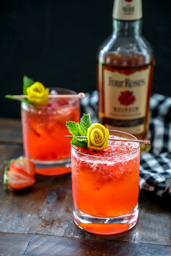 Strawberry Lemonade Keto Whiskey Smash - Bonappeteach