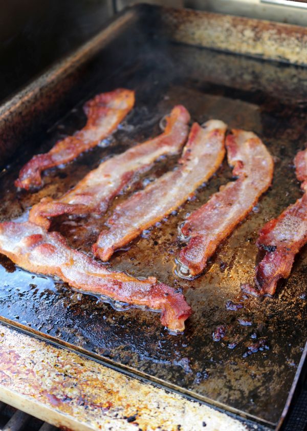 The Best Loaded Keto Nachos Made with Bacon Chips 