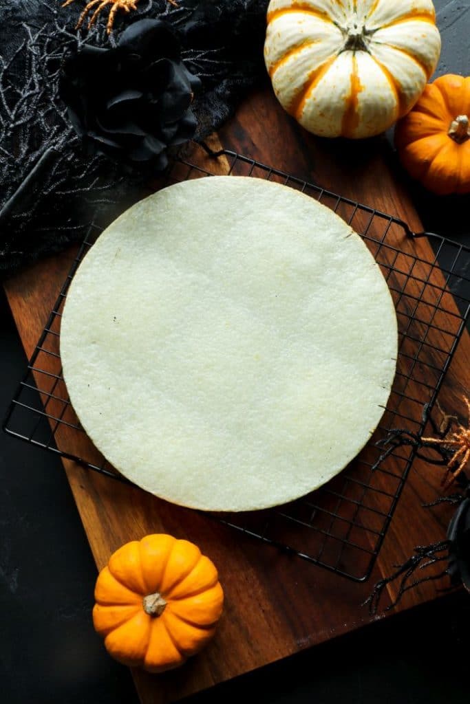 Cauliflower pizza crust for pizza skulls