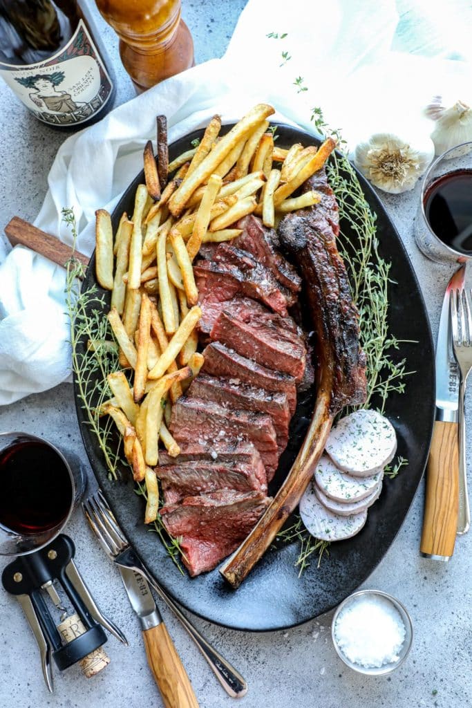 Sliced smoked tomahawk steak ready for serving