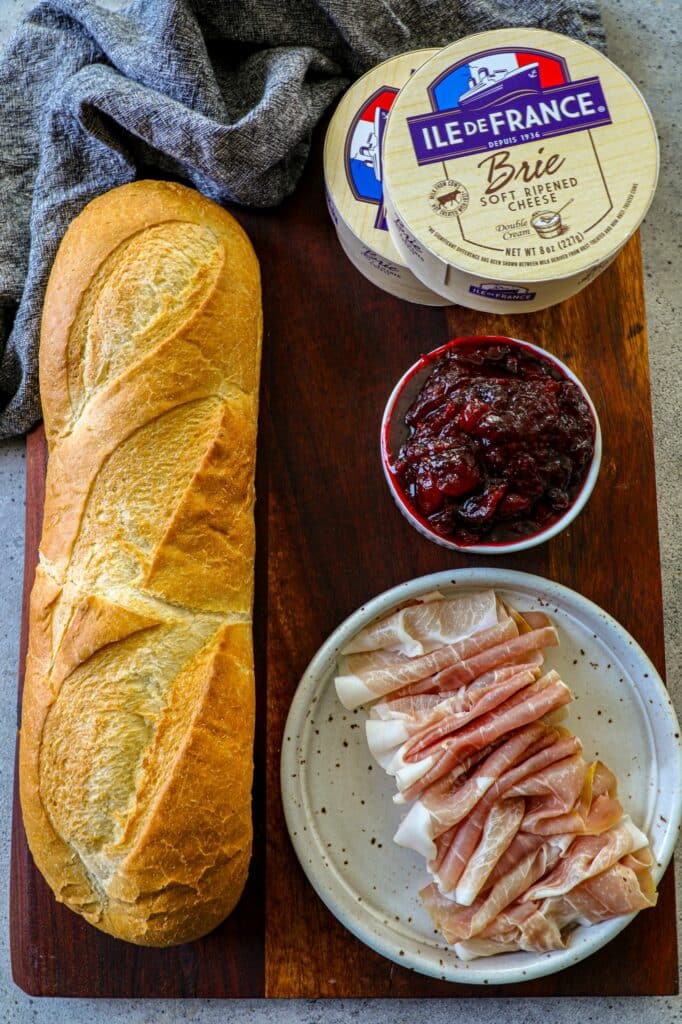 Cranberry, Brie, and Prosciutto Baguette ingredients