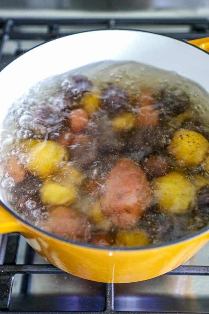 Boiling the whole potatoes 