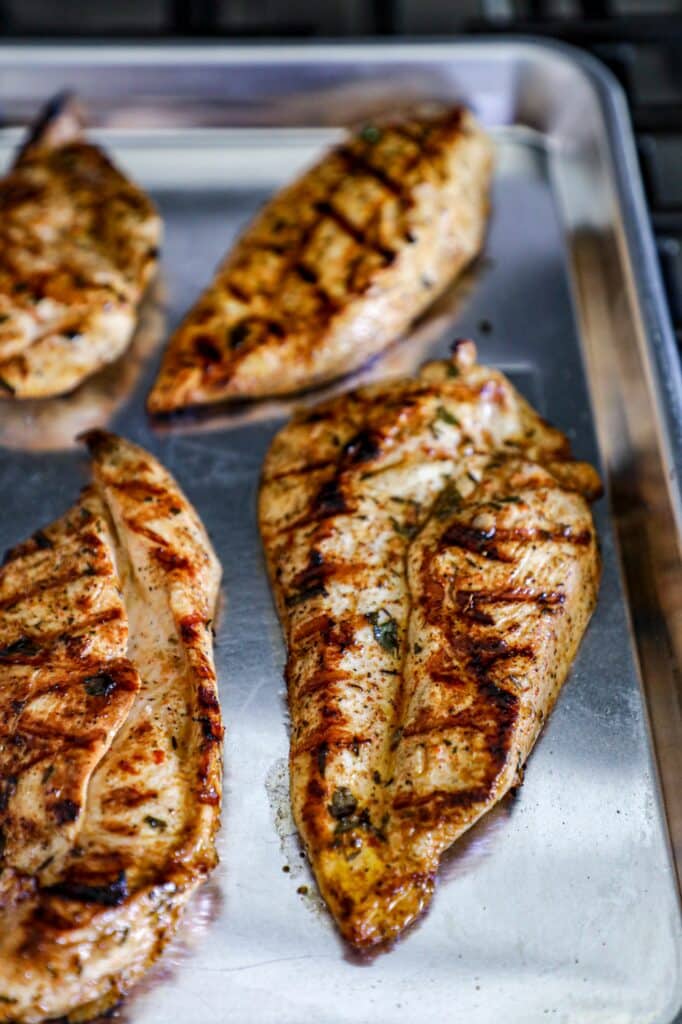 Resting the grilled chicken before slicing 